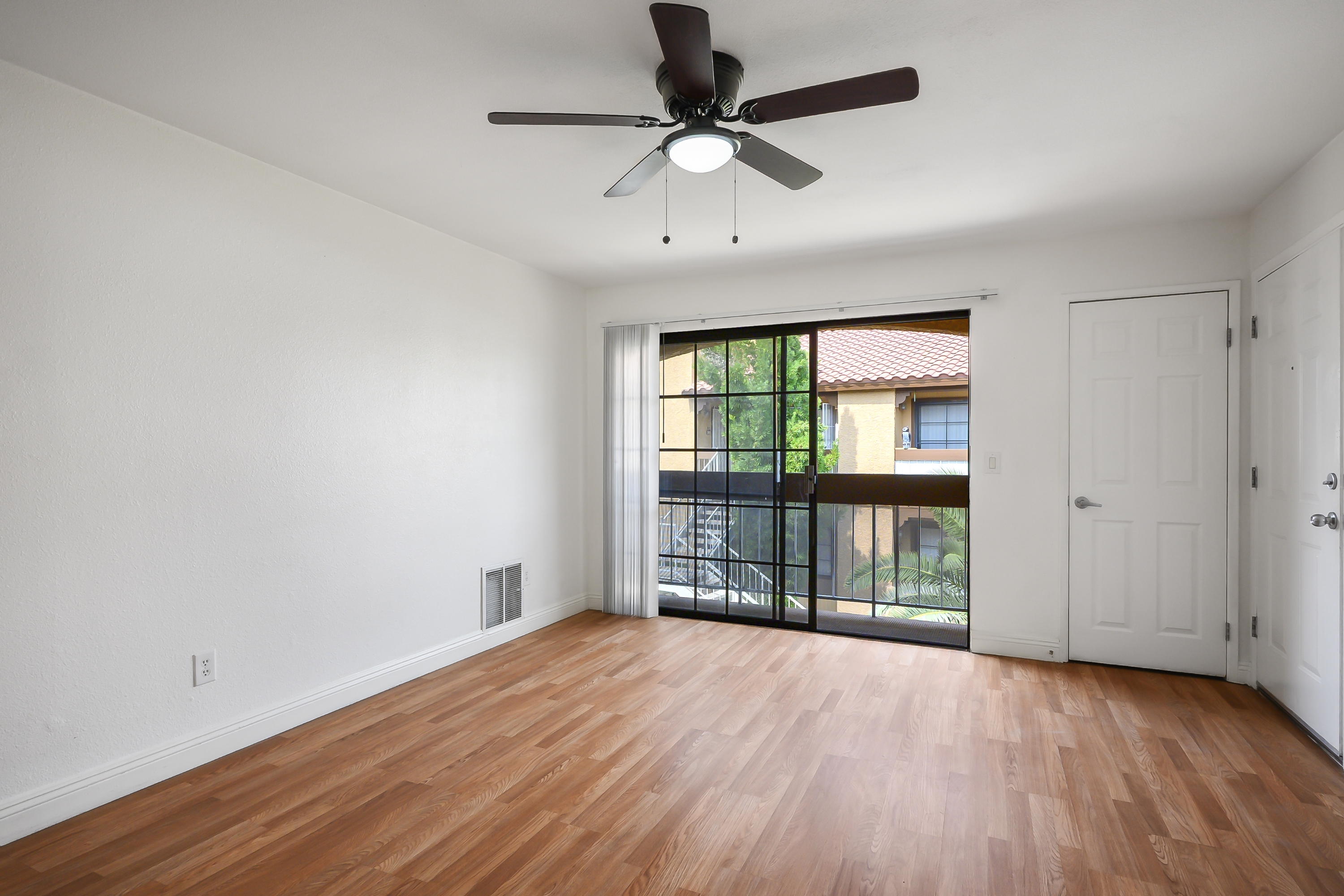 5170 S JONES BLVD #206